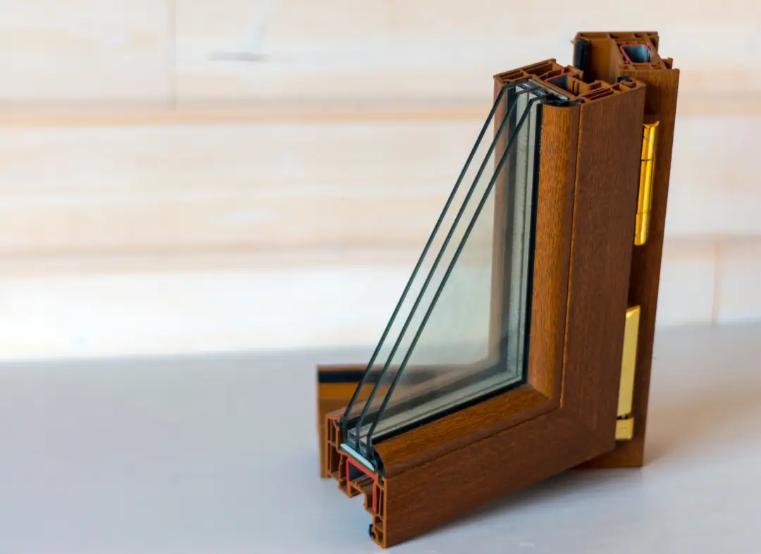 Installation de fenêtre en bois sur mesure Donges